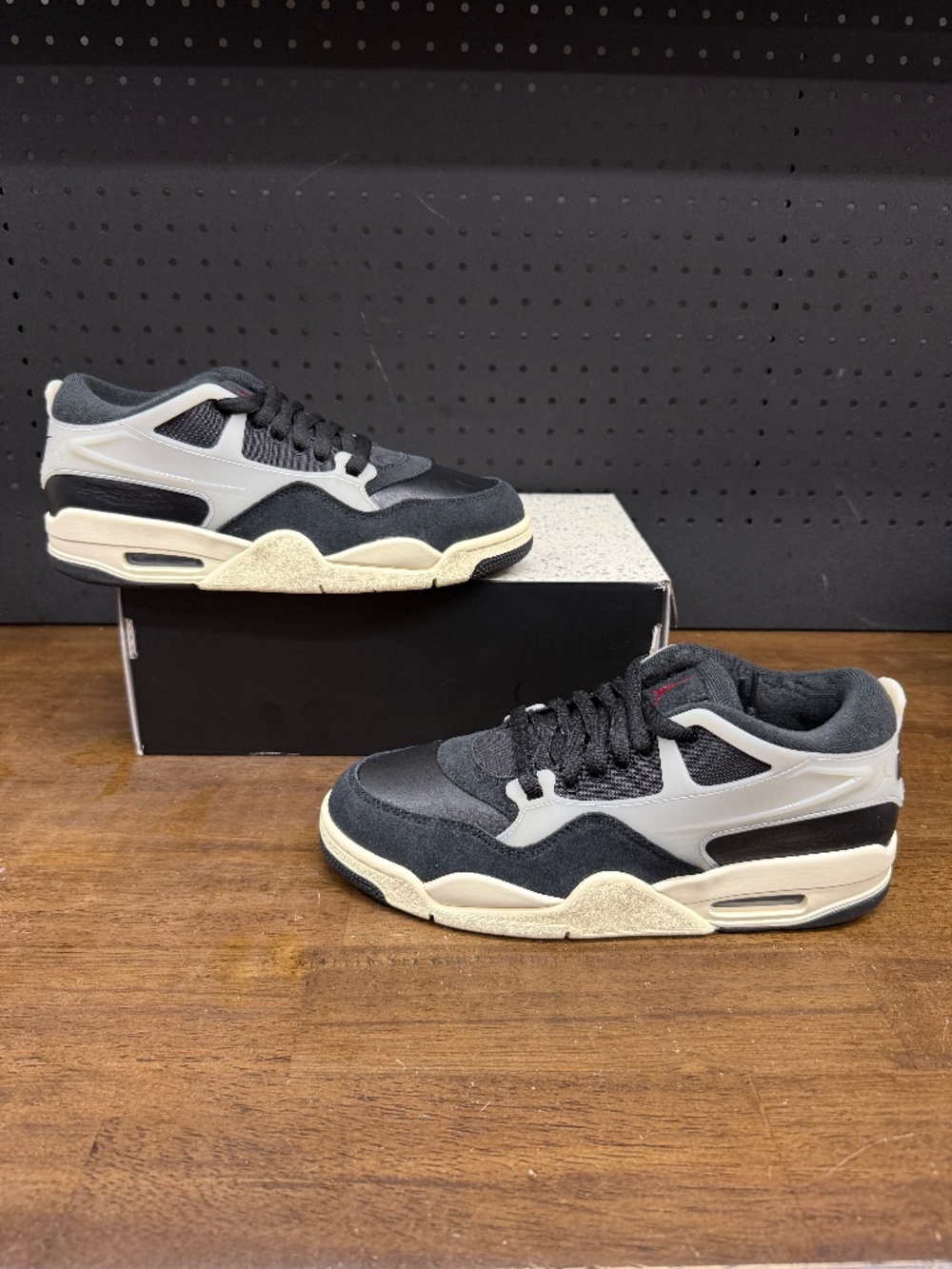 New W/ Box! Men's Nike Air Jordan 4 RM 'Black Sail' Grey Cream Sneakers Size 9.5